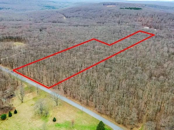 4 Summit Dr, Windber, PA 15963