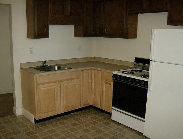 2nd image of 301 W Clinton St APT 2