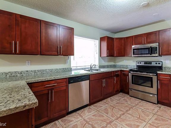 4th image of 19900 SW 84th Ave
