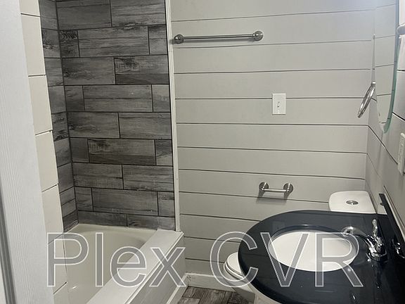 5th image of 825 Brooks Rd