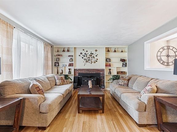 4th image of 30 Reservoir Ave