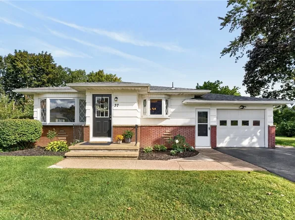 37 Ridge Port Cir, Rochester, NY 14617