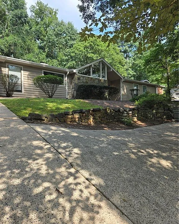 60 Fairway Ridge Dr