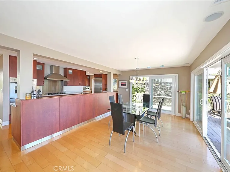 661 Nyes Pl — Photo 5