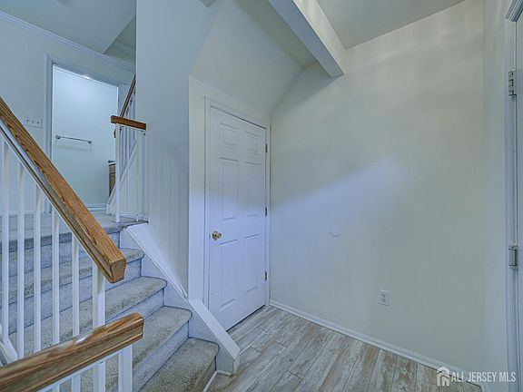 4th image of 518 Great Beds Ct