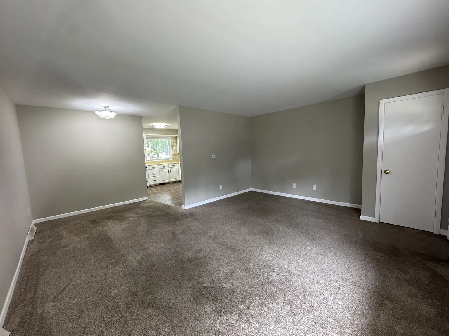 3 bed, 1.5 bath, 1415 sqft, $1,700 — Photo 4