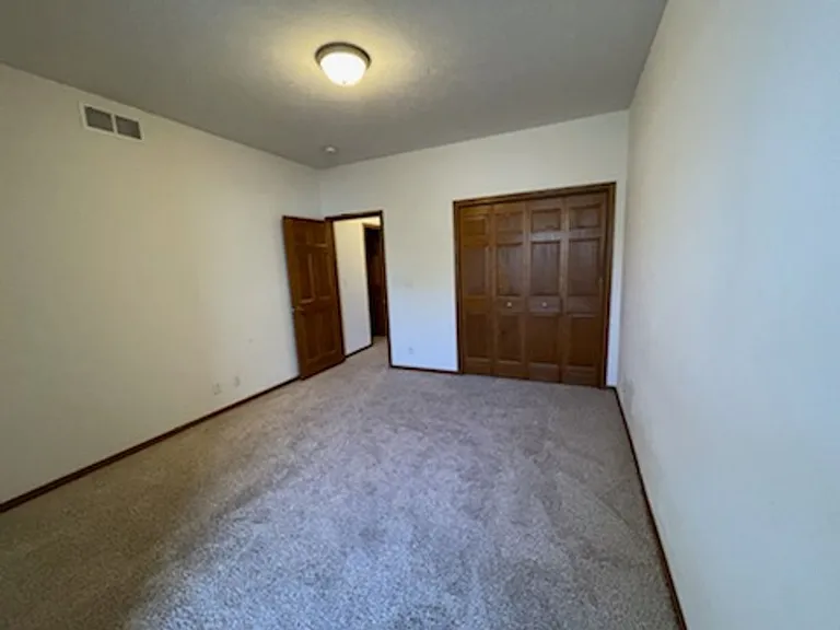 2519 Sandhutton Ave — Photo 9
