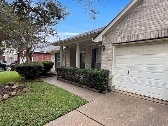 3rd image of 3823 Canton Dr