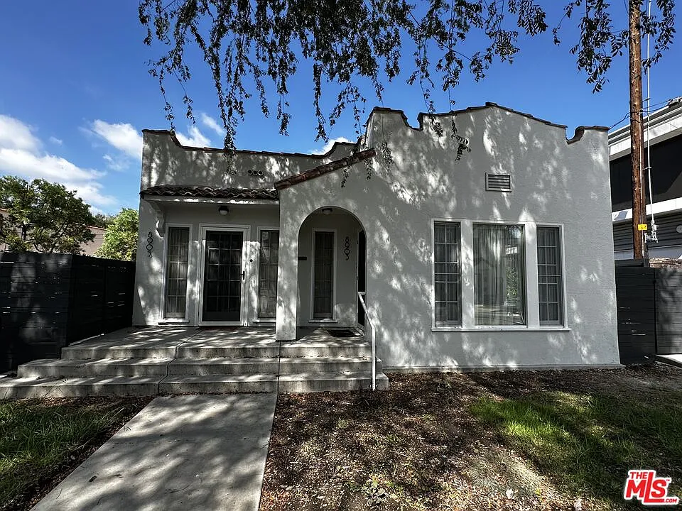 2 bed, 1.0 bath, 800 sqft, $4,000 — Photo 2
