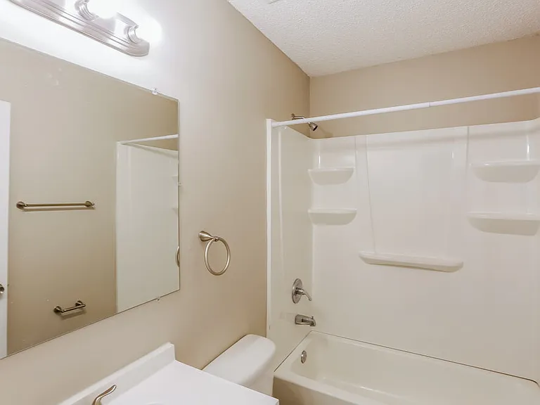 5305 Oak Court Cv N — Photo 17