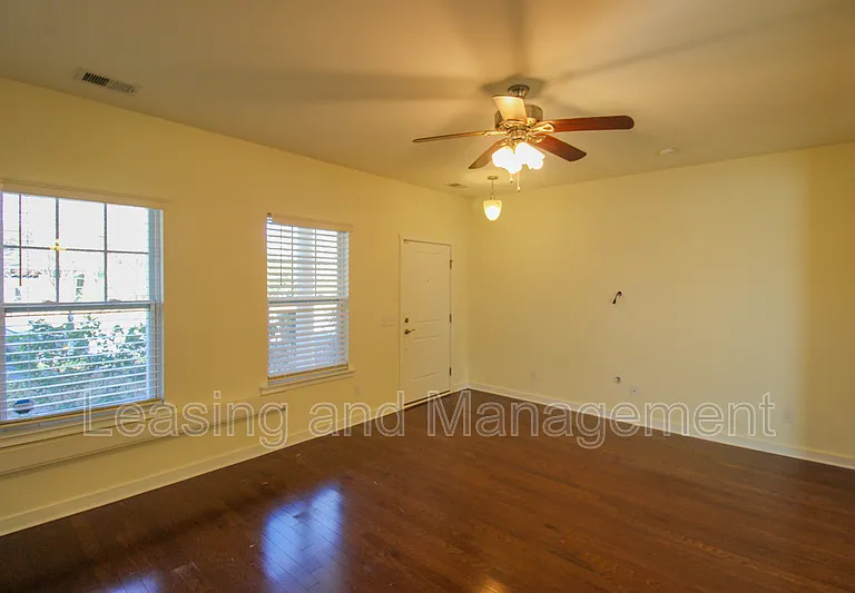 4946 Ballantine Dr — Photo 3