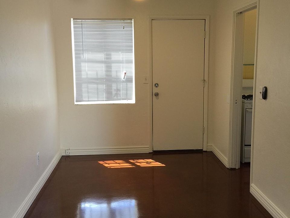 Dining area-nook