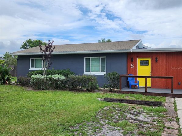 8 Poinsettia Dr