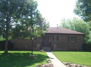 200 Fieldstone Ln, Dixon, IL 61021