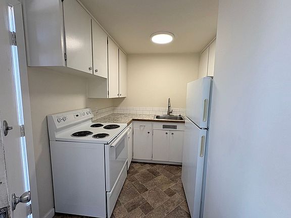3rd image of 2402-2452 E 8th St #2406