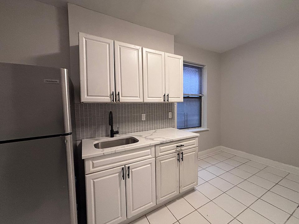 1st image of 415 54th St #8