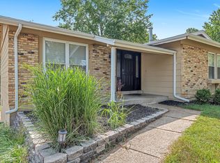 772 Westglen Village Dr, Ballwin, MO