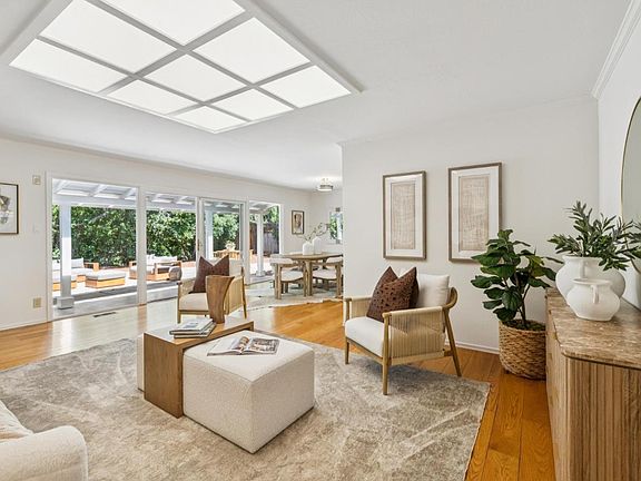 5th image of 1114 Laureles Dr