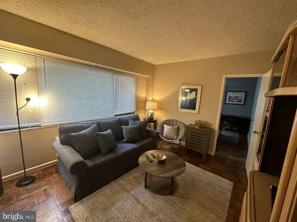 2141 I St NW APT 615, Washington, DC 20037