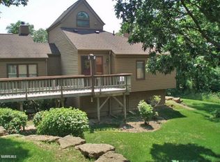 25 Farmstead Ln, Galena, IL 61036