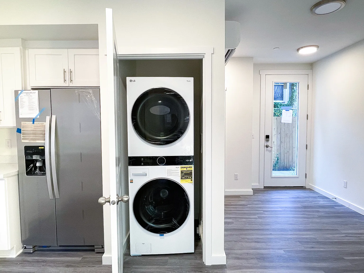 Iris Apartments — Photo 3