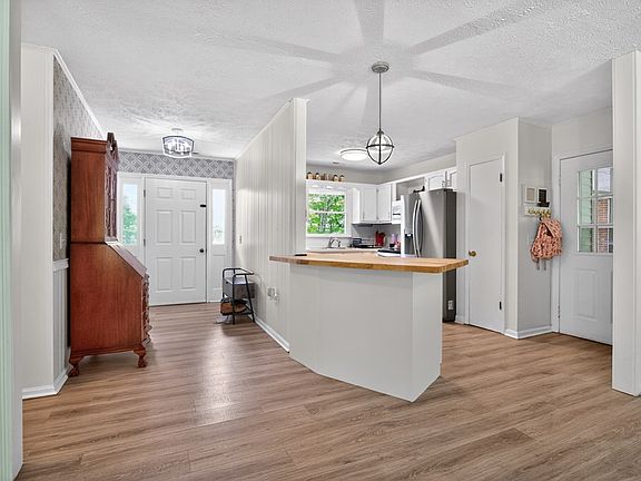 4th image of 92 Gladeville Hts