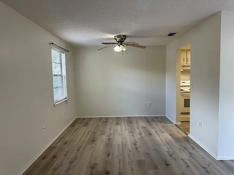 4022 Beaver Ln #1000H — Photo 5