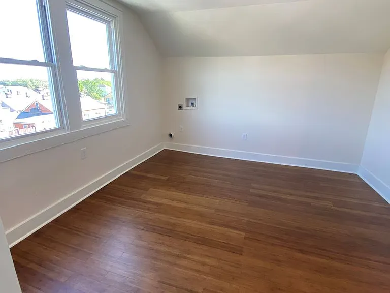3233 Loyola Ave #1 — Photo 8