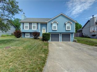 1740 SE Embassy Dr, Lees Summit, MO 64081