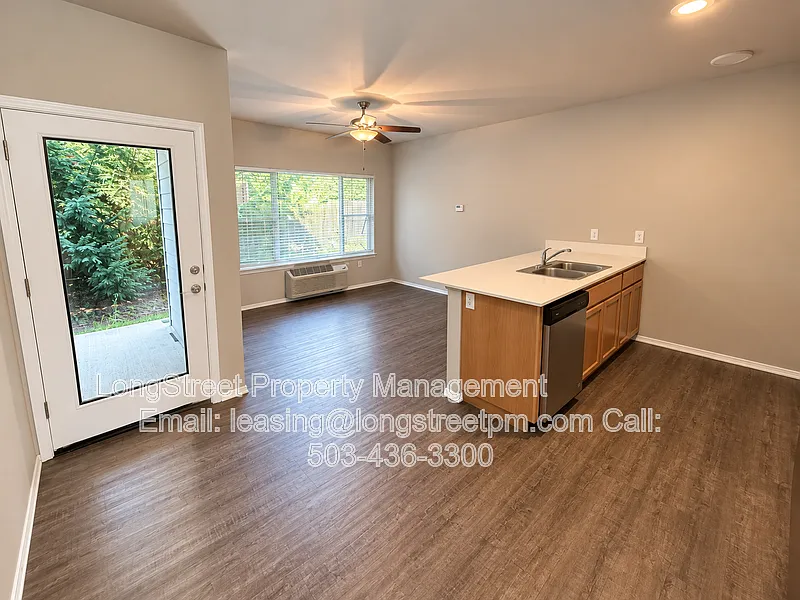 2 bed, 1.0 bath, 733 sqft, $1,495 — Photo 4