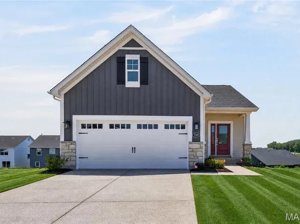 729 Barnwood Hill Dr, Wentzville, MO 63385