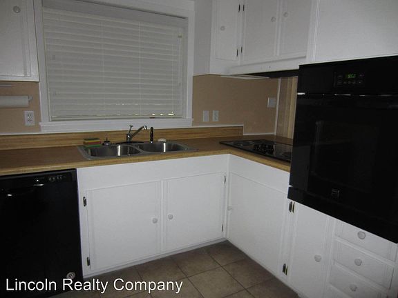 4th image of 1210 W Alden Ave