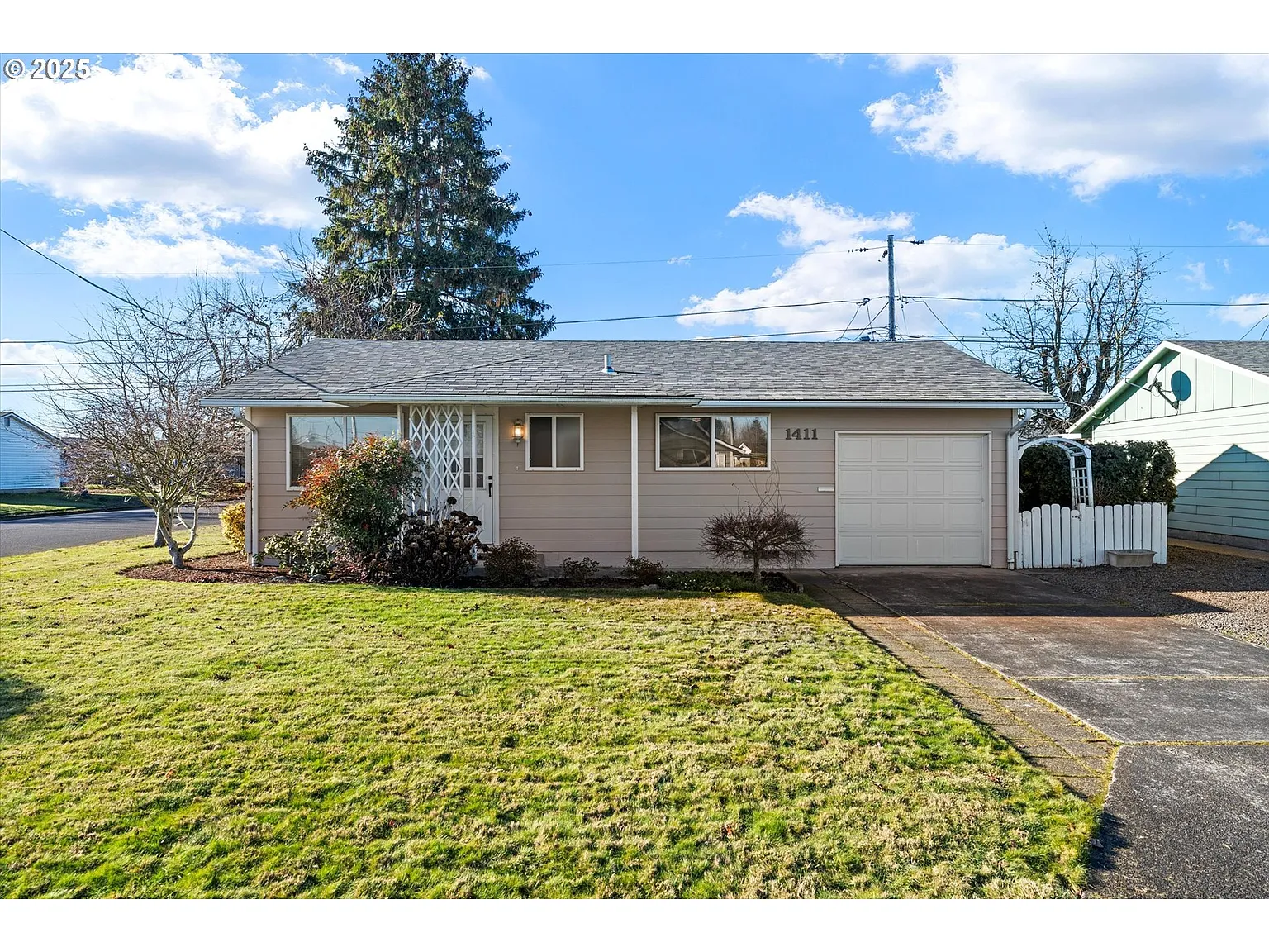 1411 Thompson Rd photo 1