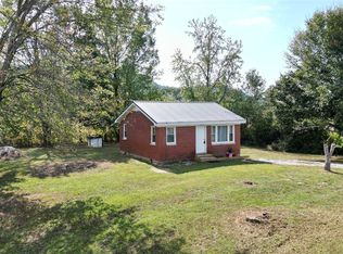 1073 Howards Bottom Rd, Burkesville, KY 42717