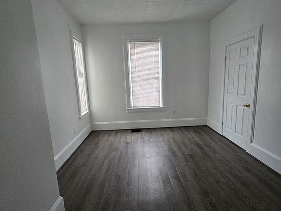 5th image of 59 Oak St Floor 1