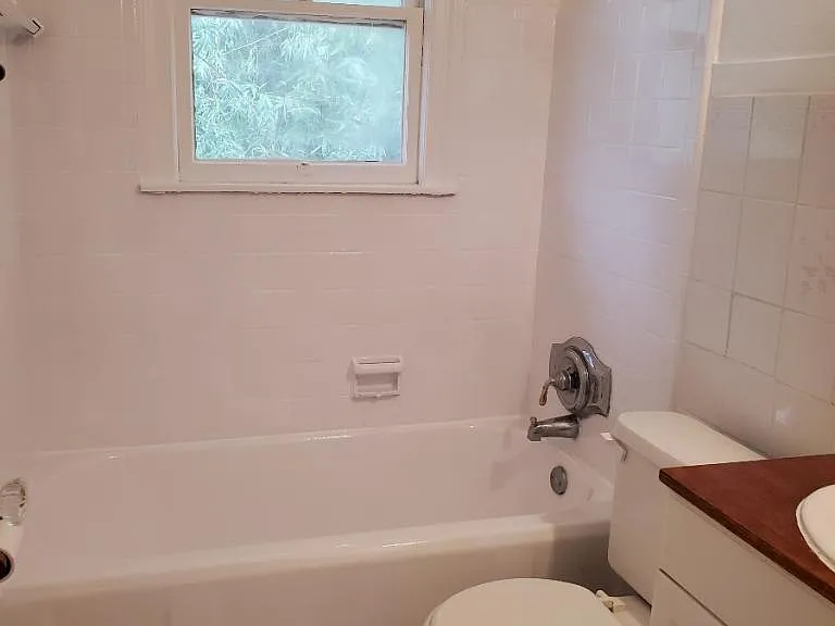 735 Grove St N — Photo 7