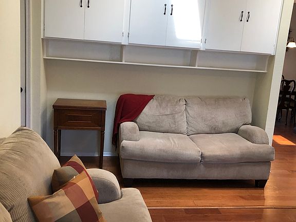 Family Room-Built ins