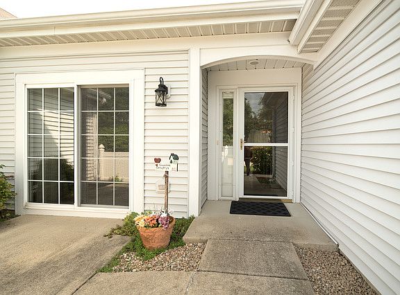 2nd image of 21121 W Braxton Ln