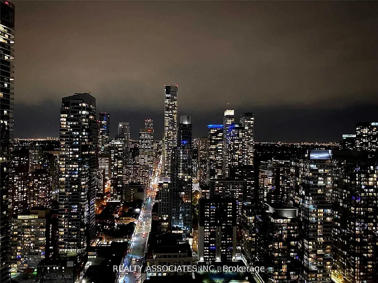 501 Yonge St #4003 — Photo 2