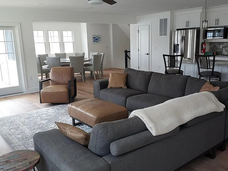 303 Forman Ave — Photo 10