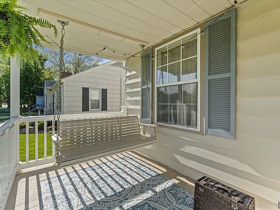 3rd image of 405 Parkovash Ave