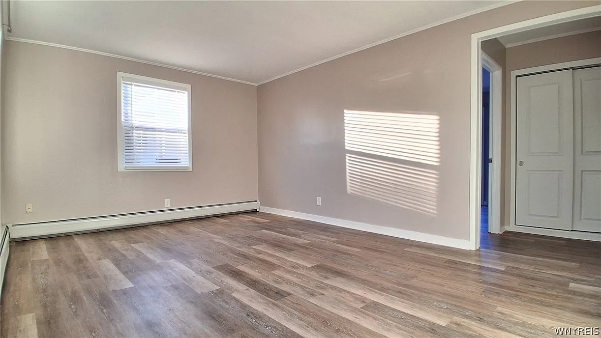 3 bed, 1.0 bath, 1297 sqft, $2,500 — Photo 4