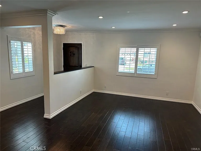 5752 Newcastle Ave — Photo 3