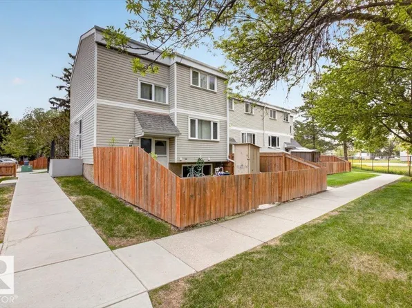 8 F Castle Ter NW, Edmonton, AB T5X 2E6