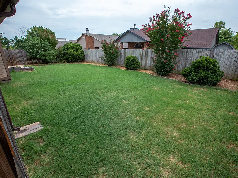 2208 NE 10th St — Photo 6
