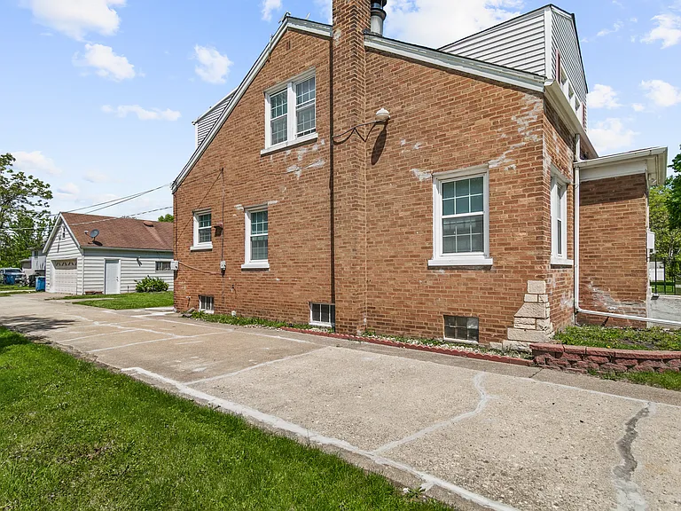 14336 S Harrison Ave — Photo 2