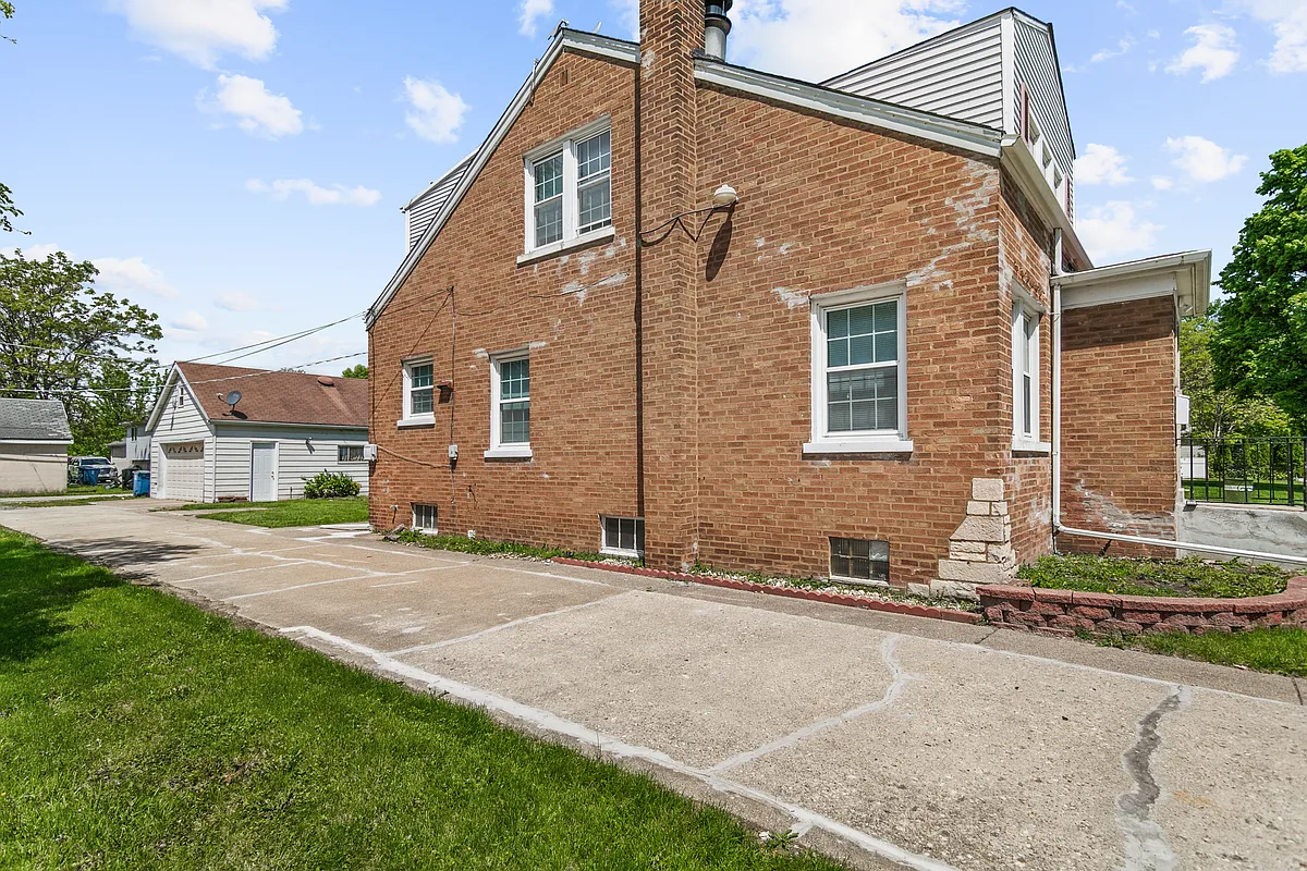Building Photo - 14336 S Harrison Ave