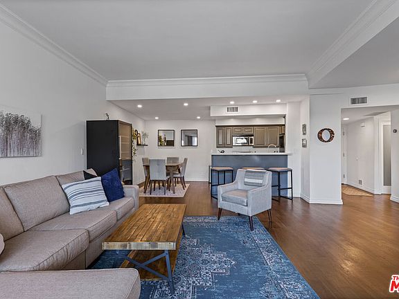 5th image of 7250 Franklin Ave Unit 303