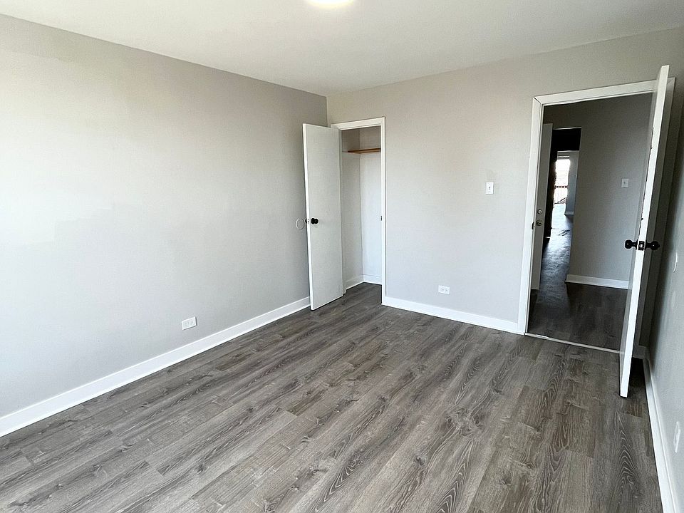 1st image of 4034 S Prairie Ave
