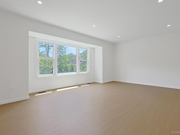 5th image of 5 Country Ridge Rd